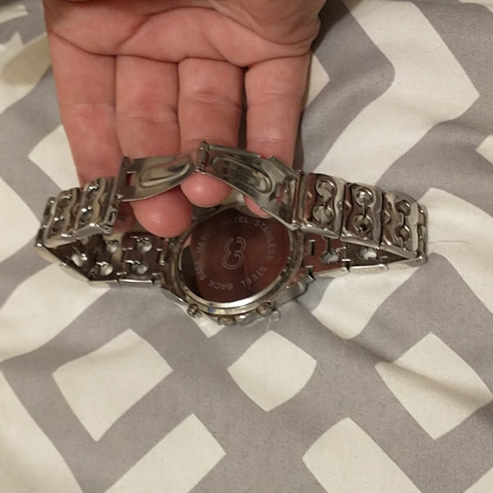 Beautiful Quartz Silver Crystal Watch! - Picture 6 of 13